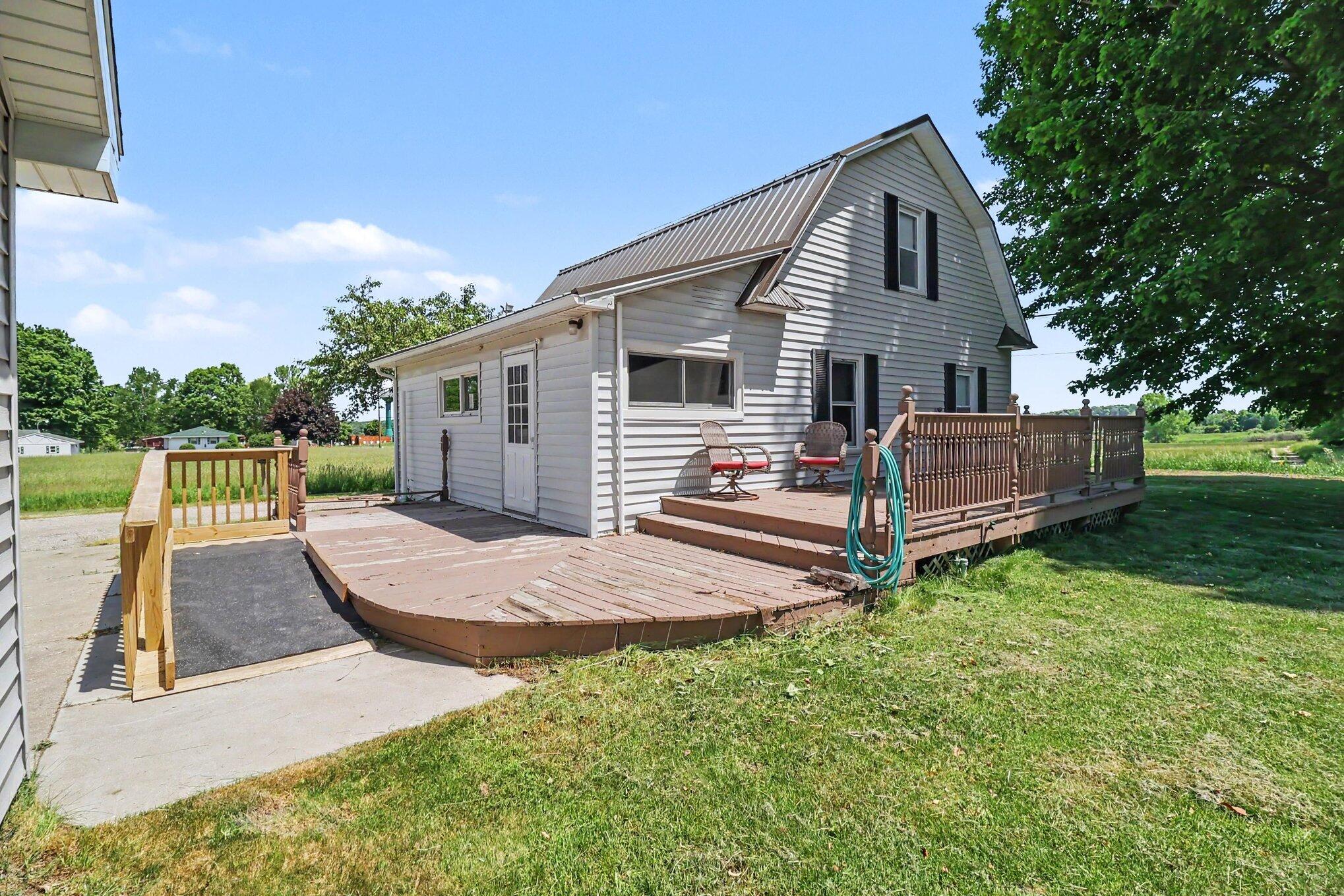 4559 South Maple Island Road Hesperia, MI 49421 - Photo 37 of 40 Deck with access ramp