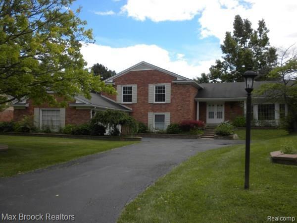 2475 Wickfield Road West Bloomfield, MI 48323 - Photo 27 of 27 Front