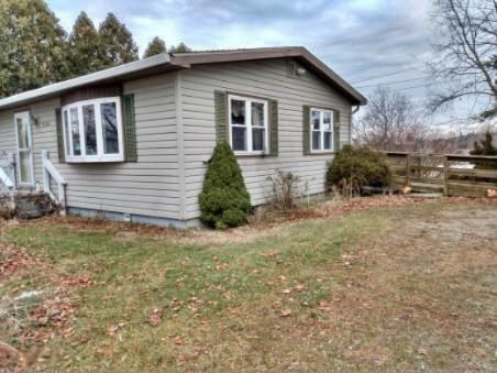 9320 Hudson Road Pittsford, MI 49271 - Photo 4 of 9 IMG_5340