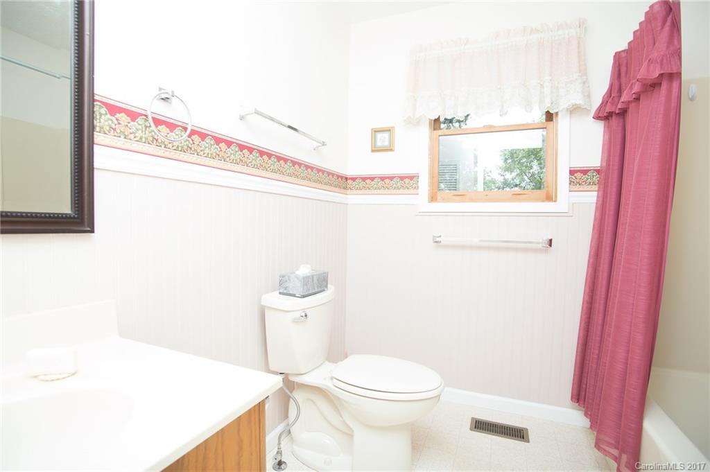 715 Hidden View Loop Marion, NC 28752 - Photo 6 of 22 Gallery Image 6