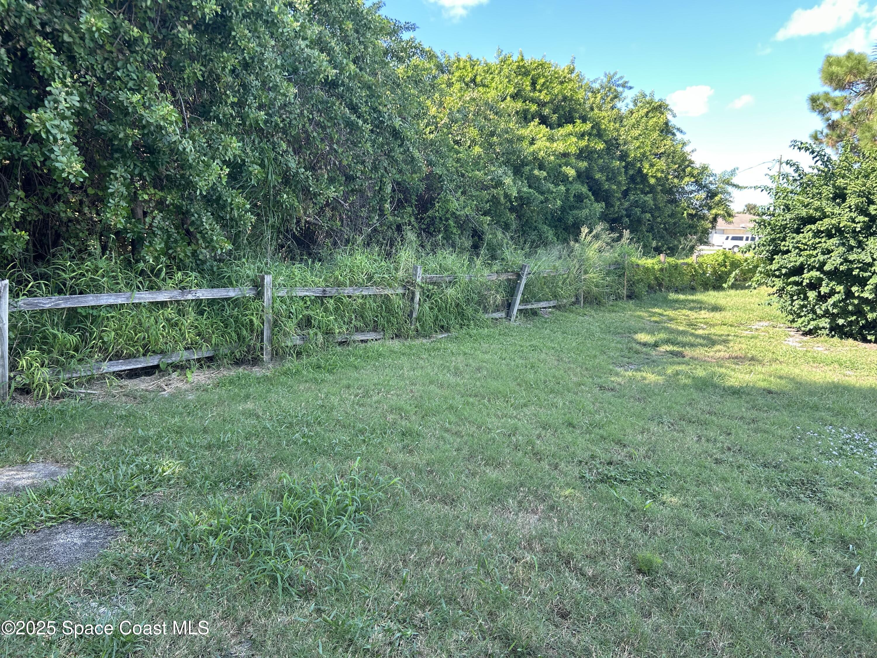 100 South Wimbrow Drive, Unit 15 Sebastian, FL 32958 - Photo 21 of 23 private back yard