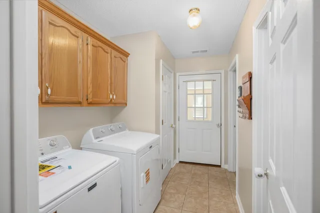 a view of utility room with washer and dryer