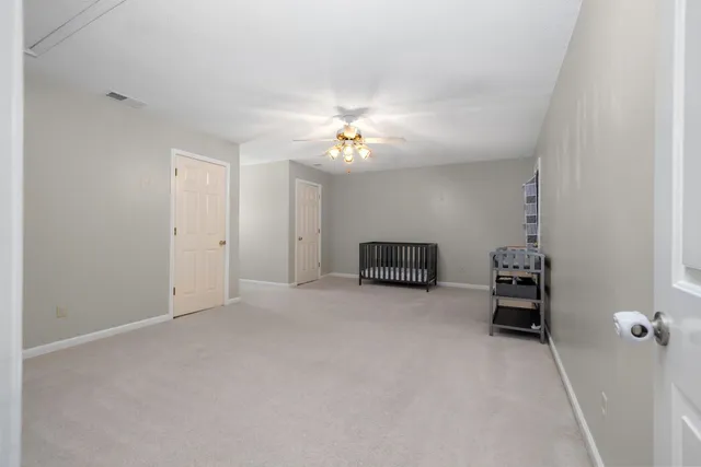 a view of livingroom with furniture