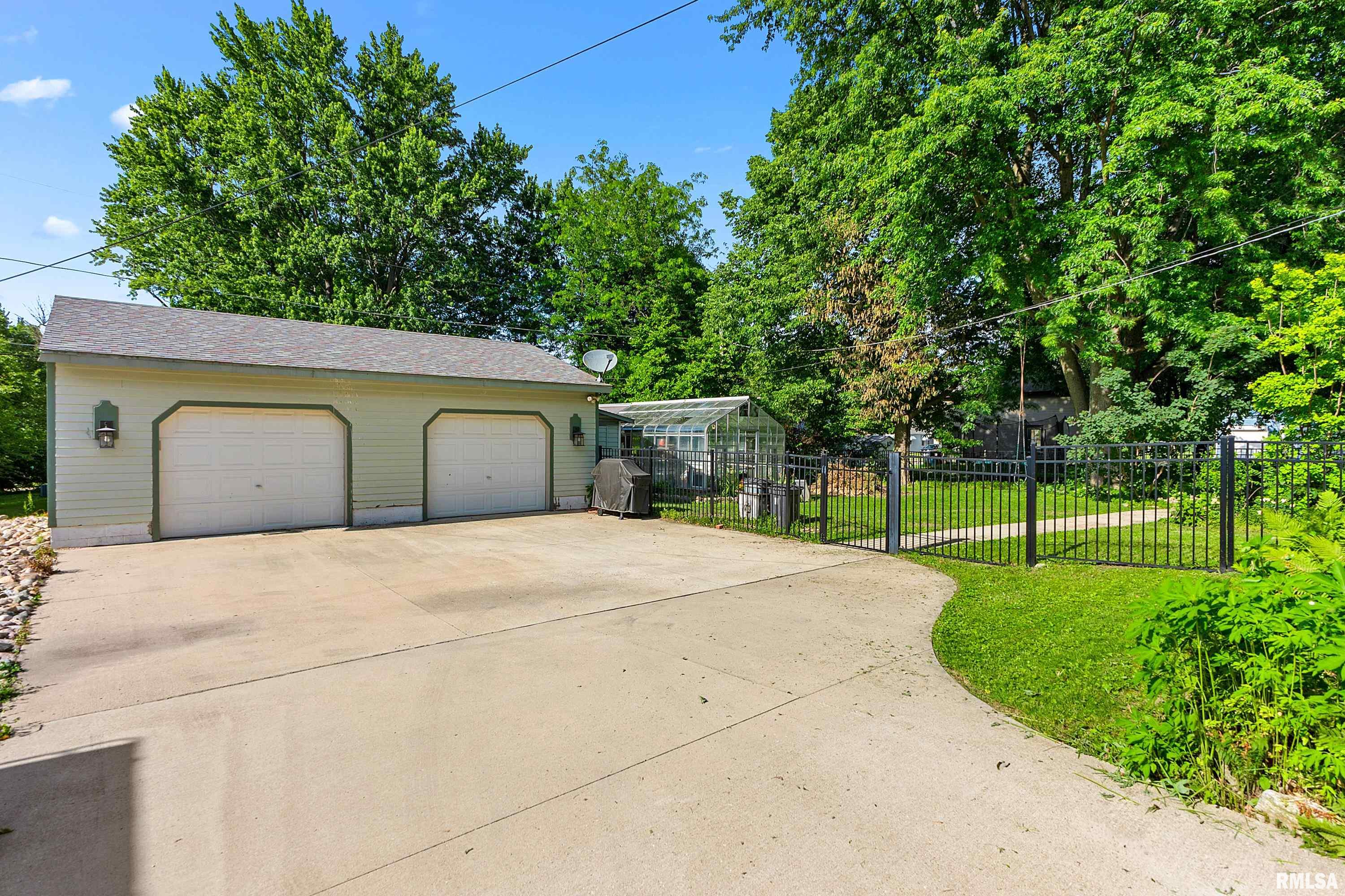 207 West 3rd Street Delavan, IL 61734 - Photo 7 of 70