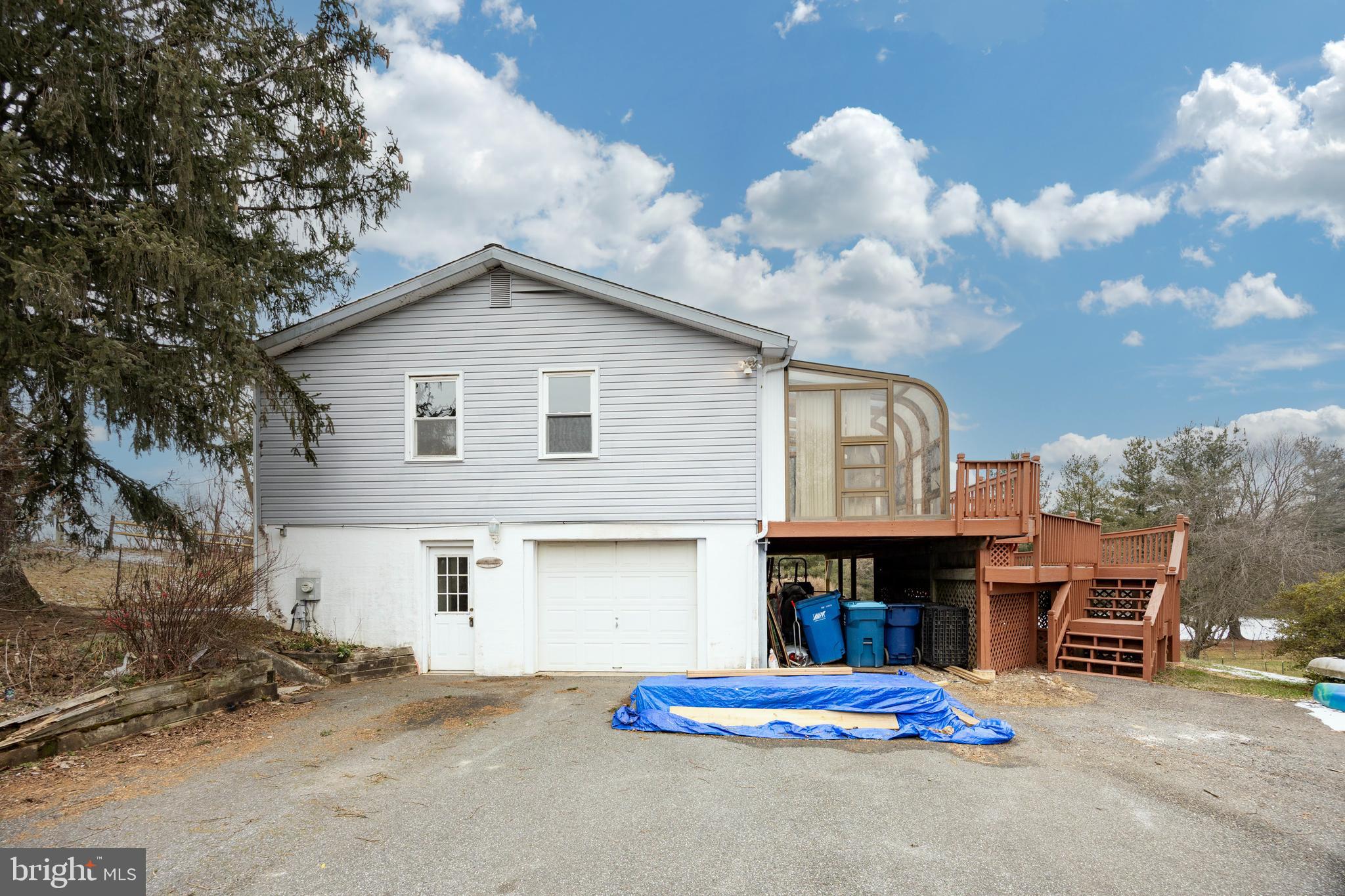 414 Reedville Road Oxford, PA 19363 - Photo 22 of 62 Side View - one car garage