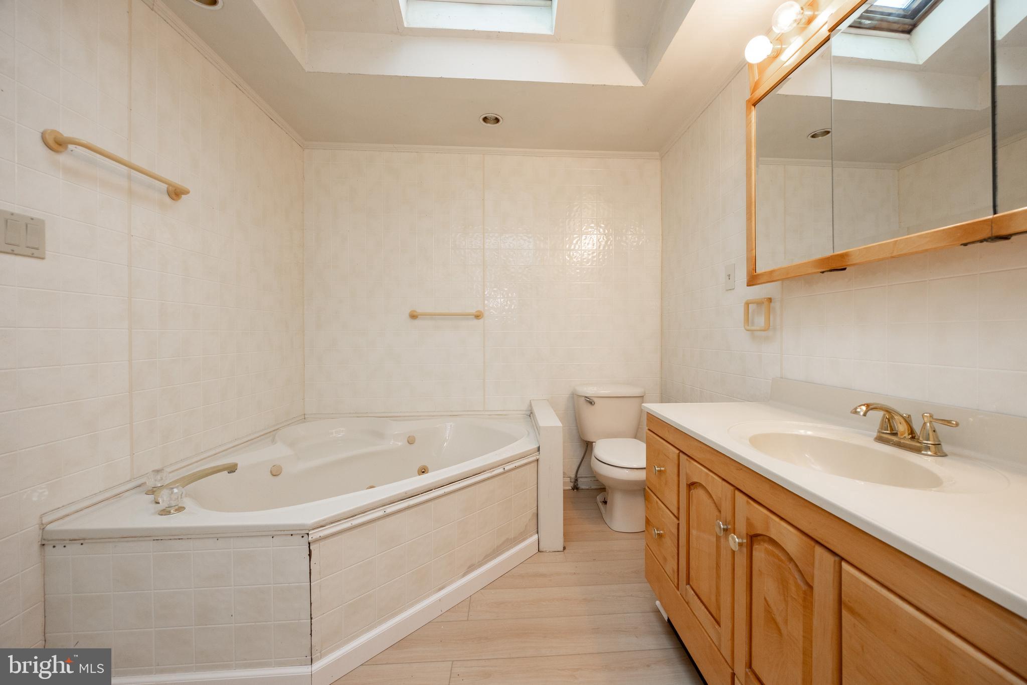 414 Reedville Road Oxford, PA 19363 - Photo 40 of 62 1st Floor Bathroom with Skylight & Tub