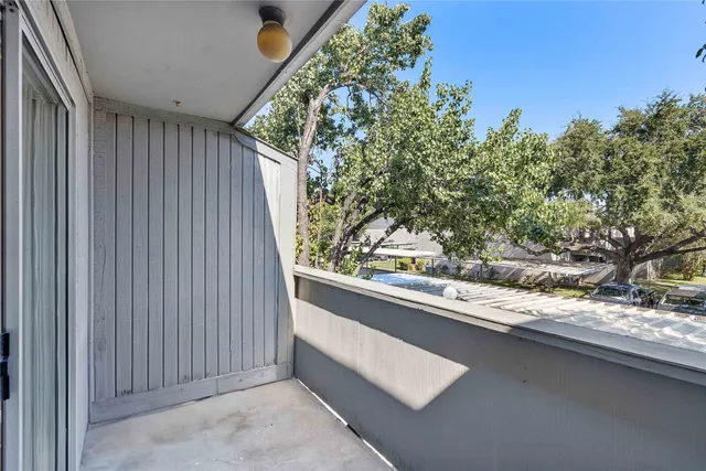 $95,000 | 9700 Leawood Boulevard, Unit 404, Houston, TX 77099