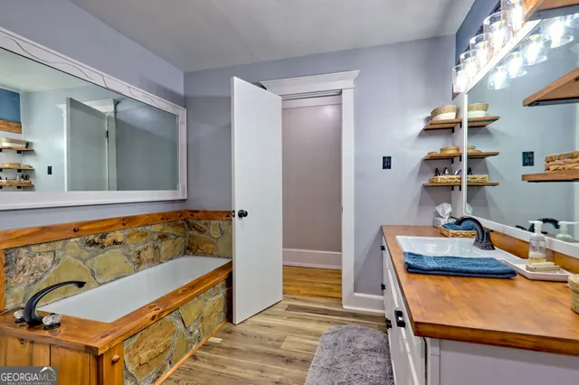 a view of a yard with plants