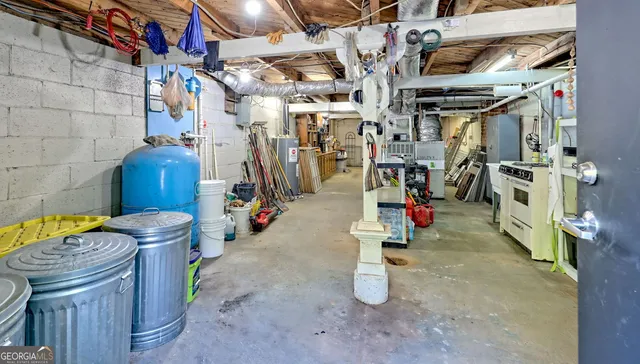 a view of a yard with plants