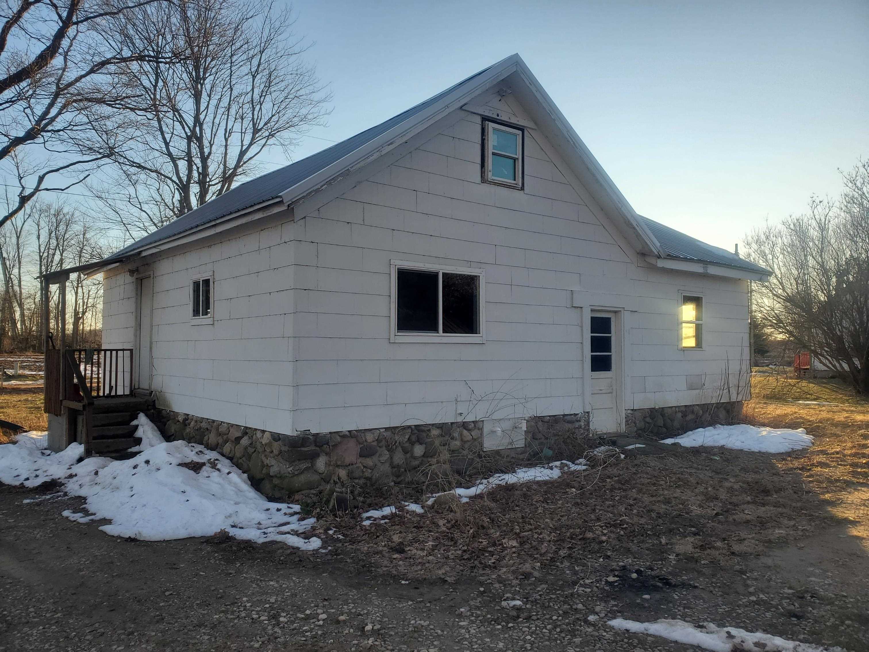 5557 East Coe Road Shepherd, MI 48883 - Photo 3 of 20