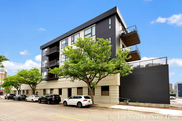 $689,900 | 300 Washington Avenue, Unit 16, Grand Haven, MI 49417