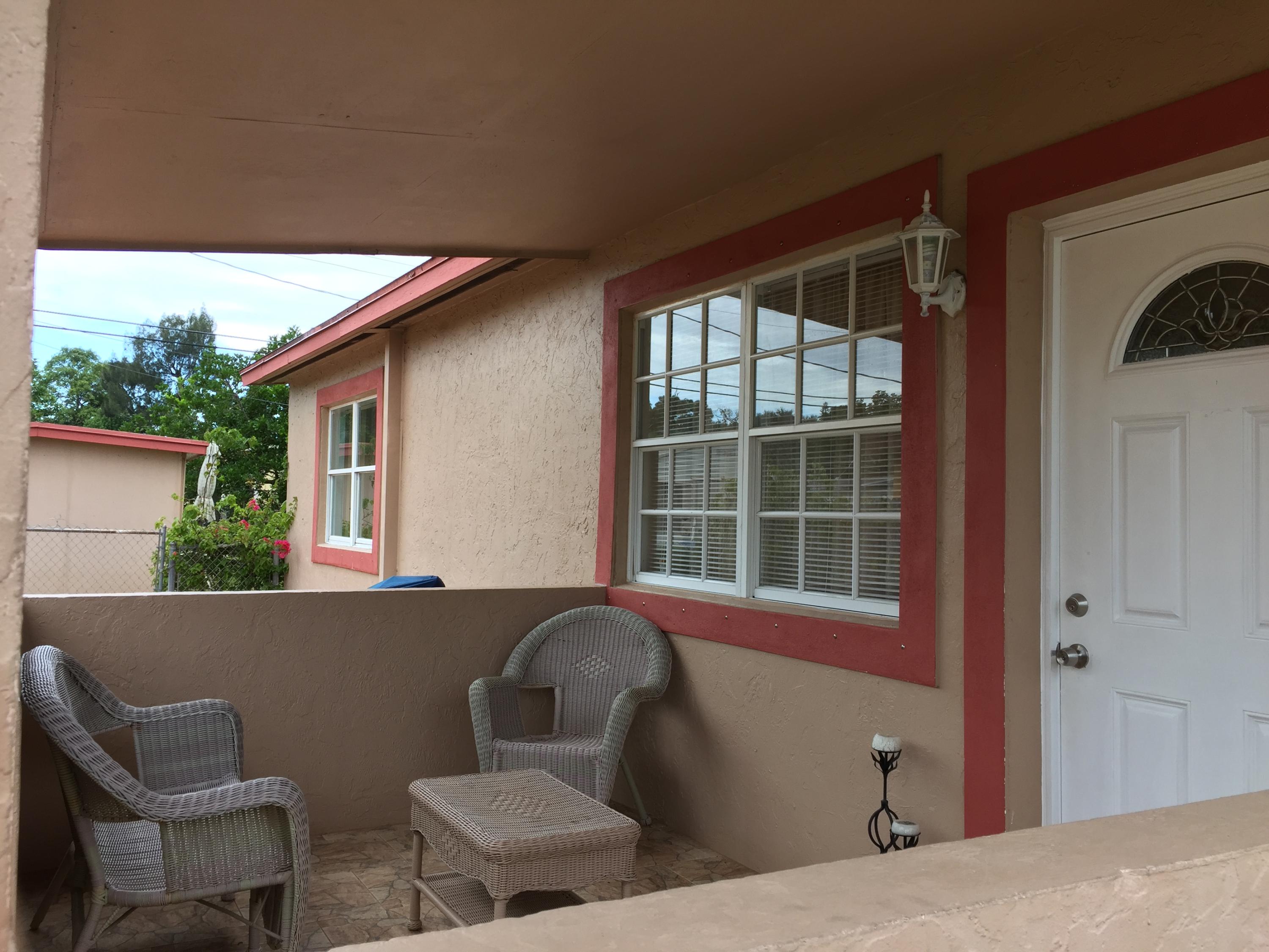 63 Tortuga Road Palm Springs, FL 33461 - Photo 3 of 22 Seating area