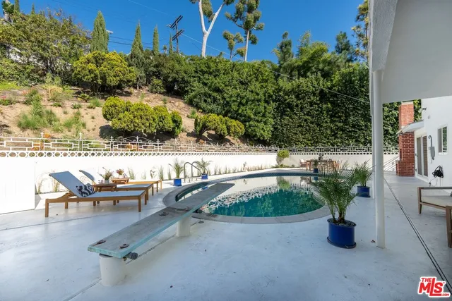 $2,595,000 | 4799 Bonvue Avenue, Los Angeles, CA 90027