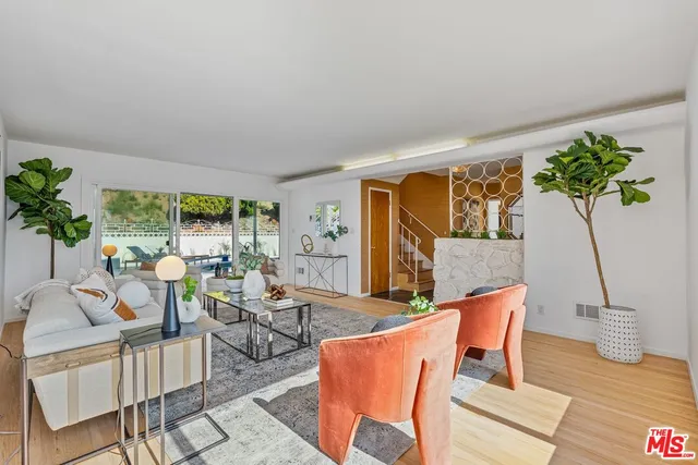 $2,595,000 | 4799 Bonvue Avenue, Los Angeles, CA 90027