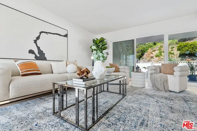 $2,595,000 | 4799 Bonvue Avenue, Los Angeles, CA 90027