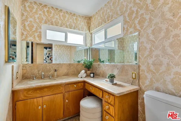 $2,400,000 | 4799 Bonvue Avenue, Los Angeles, CA 90027