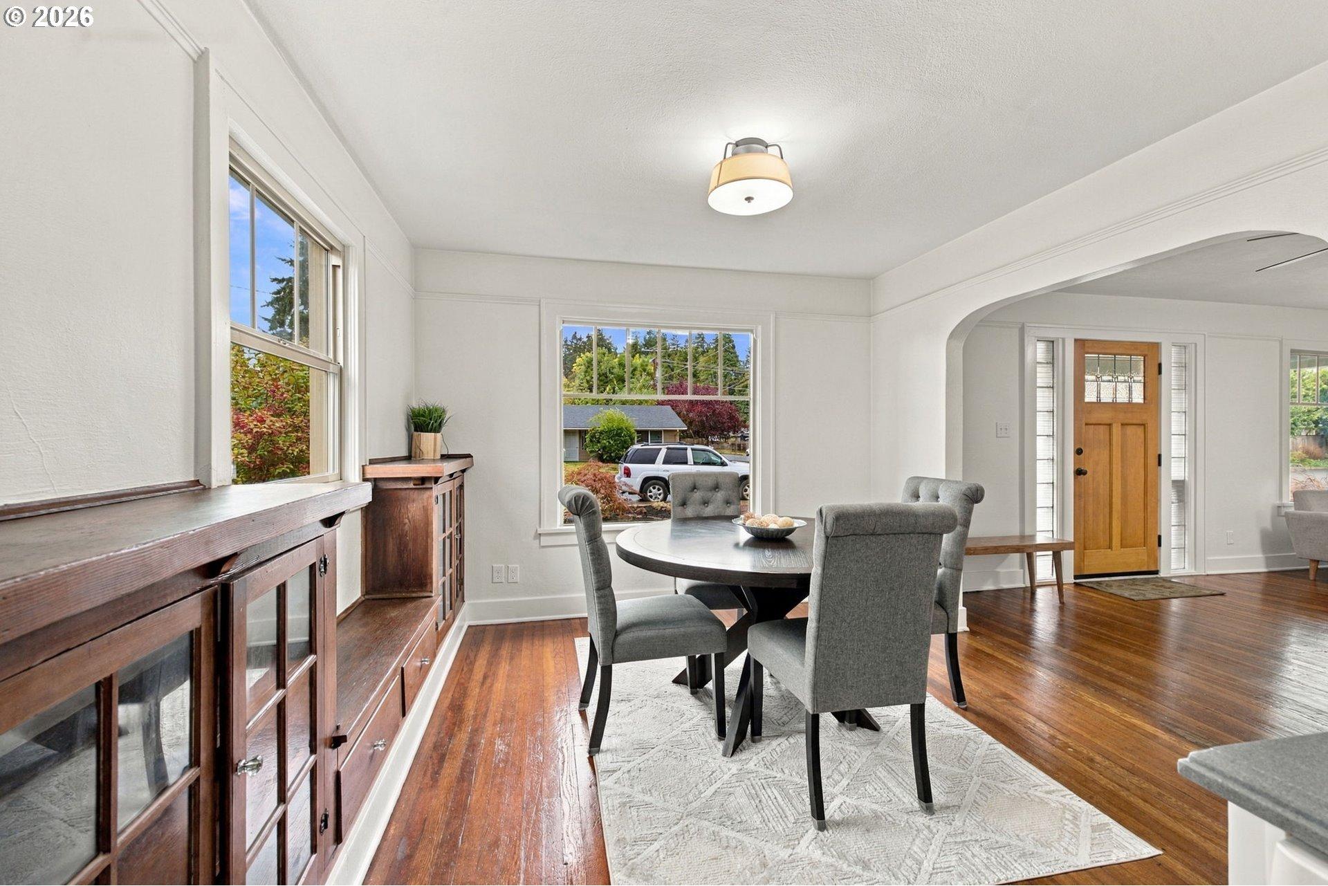 352 West M Street Springfield, OR 97477 - Photo 13 of 42 Dining Room