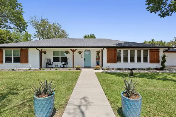 $429,900 | 304 West Links Drive, Godley, TX 76044