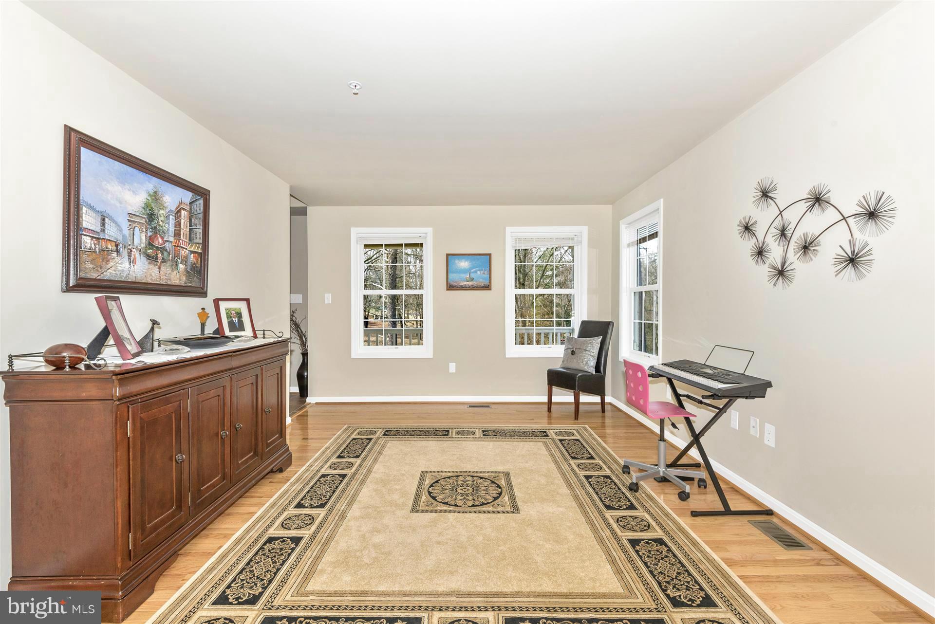 7117 Saddle Road New Market, MD 21774 - Photo 8 of 30 Living Room