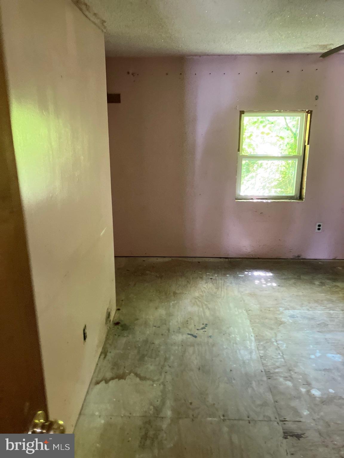 41 New Bridge Road Quinton, NJ 08079 - Photo 5 of 19 view of room with window