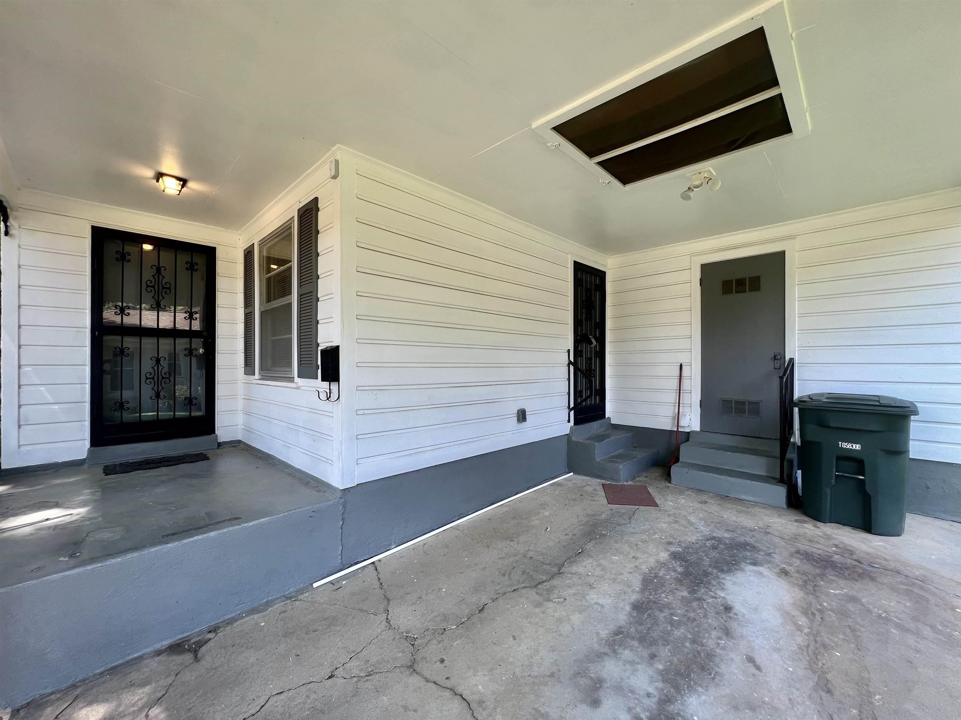 1384 Woodston Road Memphis, TN 38117 - Photo 2 of 26