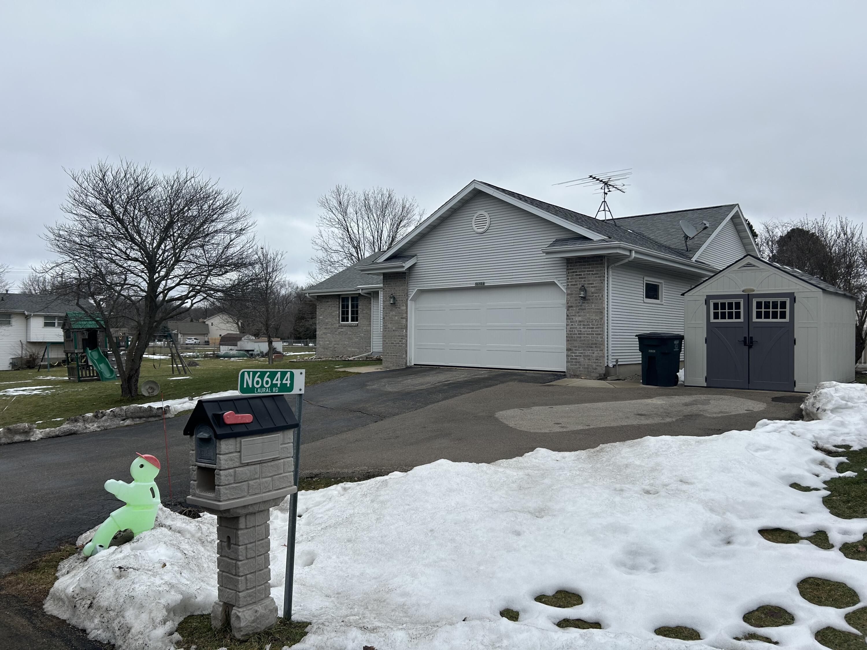 N6644 Laurel Rd  