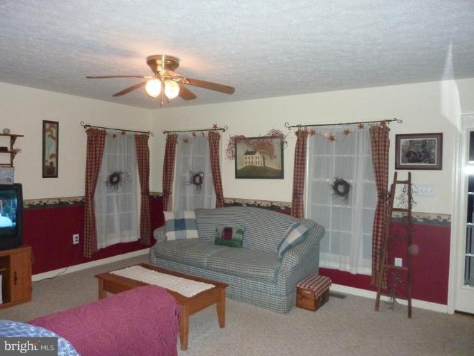 195 Gala Road Inwood, WV 25428 - Photo 3 of 9 Living Room
