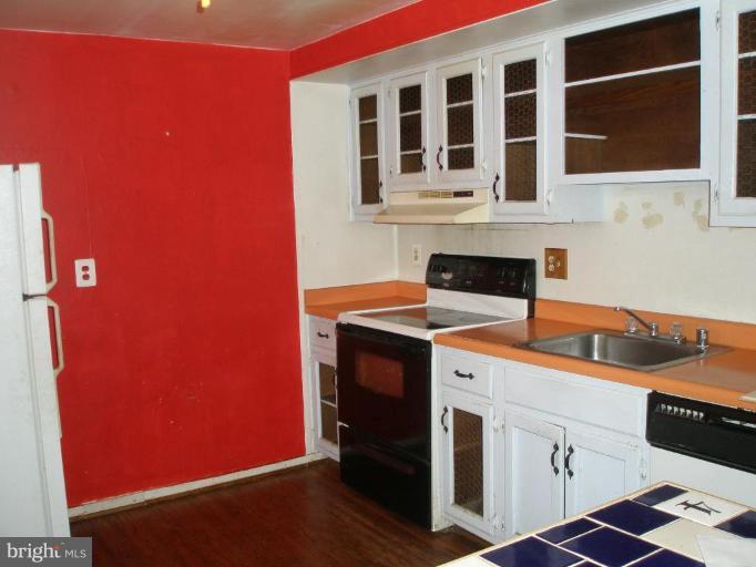 2306 Whitetail Court Reston, VA 20191 - Photo 2 of 8 a kitchen with stainless steel appliances granite countertop a stove top oven