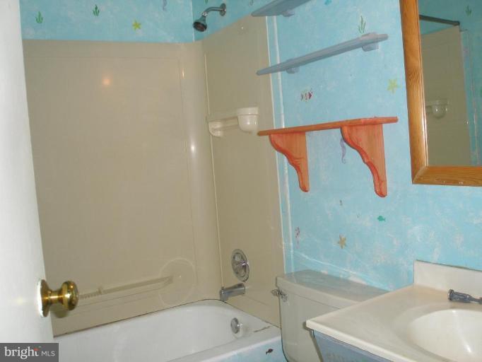 2306 Whitetail Court Reston, VA 20191 - Photo 6 of 8 a bathroom with a bath tub