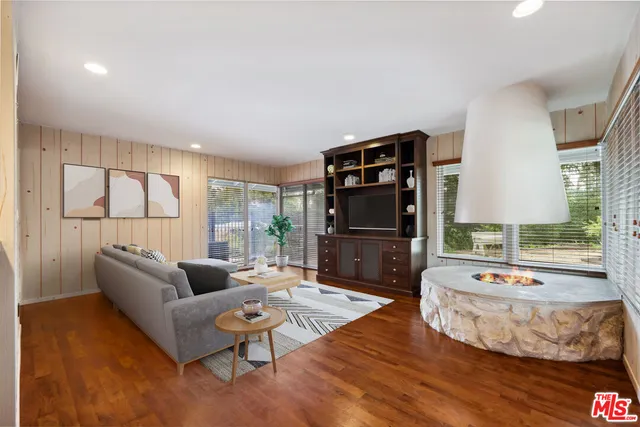 $2,999,000 | 15901 High Knoll Road, Encino, CA 91436