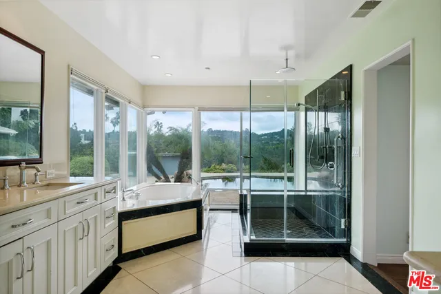 $2,999,000 | 15901 High Knoll Road, Encino, CA 91436