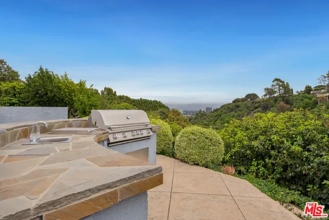 $2,999,000 | 15901 High Knoll Road, Encino, CA 91436