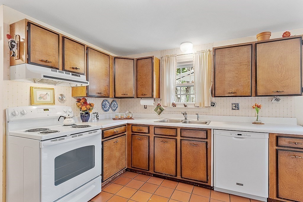 235 Leominster Road Lunenburg, MA 01462 - Photo 9 of 42 Gallery Image 9