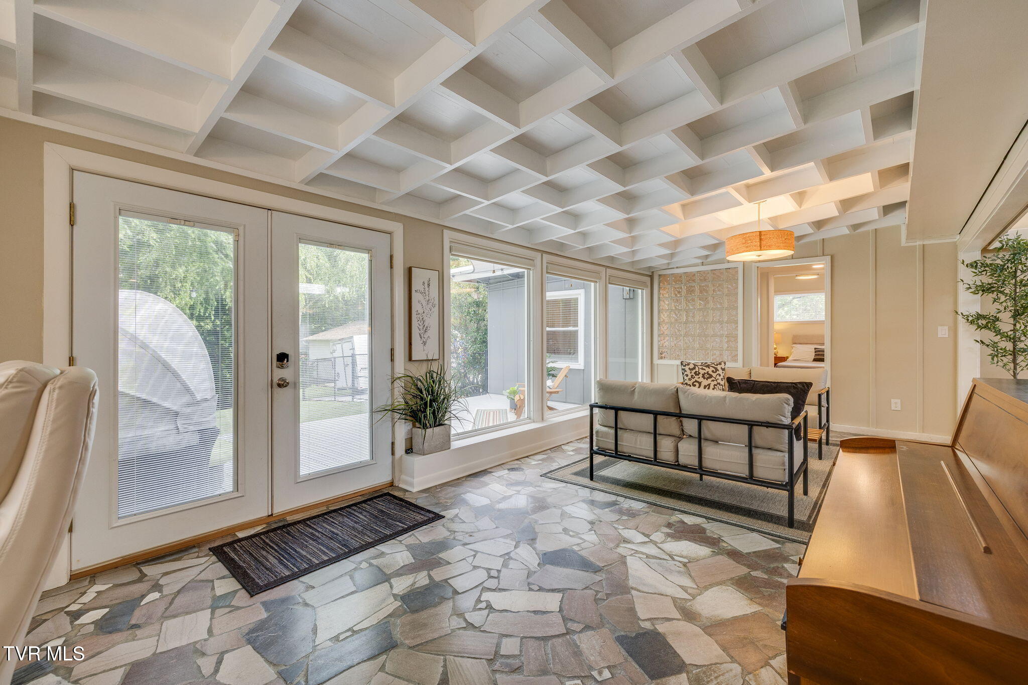 437 High Ridge Road Kingsport, TN 37660 - Photo 27 of 62 Sunroom