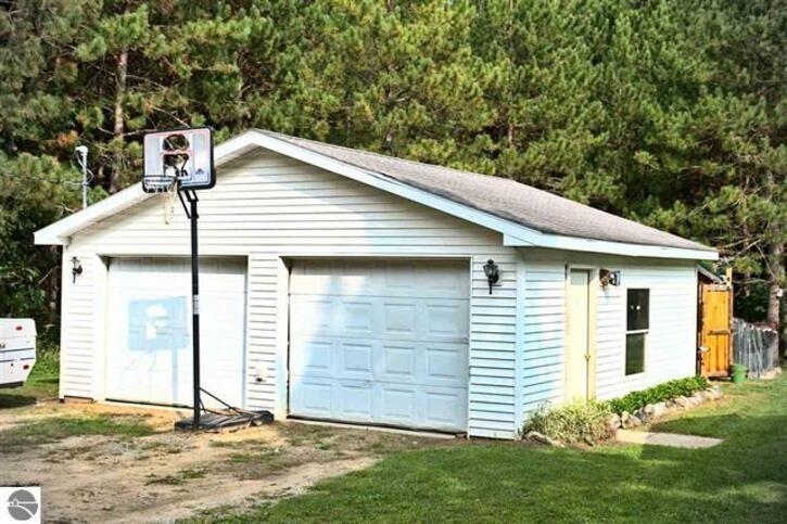 7129 South Sherman Road Blanchard, MI 49310 - Photo 15 of 22