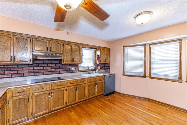 $320,000 | 23650 West 56th Street, Shawnee, KS 66226