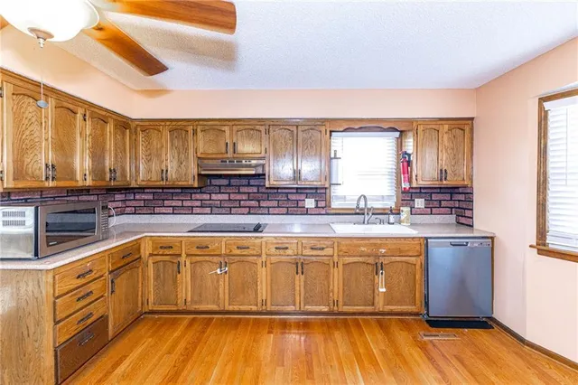 $320,000 | 23650 West 56th Street, Shawnee, KS 66226