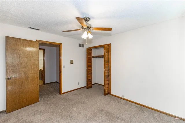 $320,000 | 23650 West 56th Street, Shawnee, KS 66226