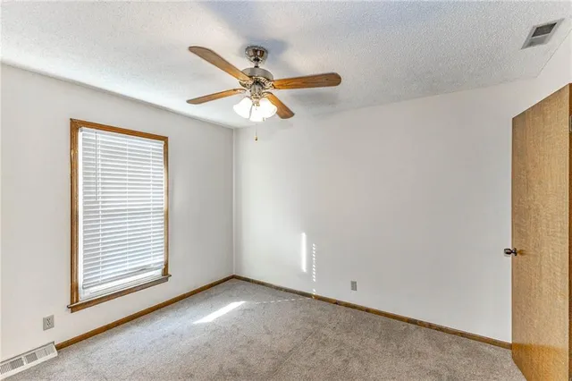 $320,000 | 23650 West 56th Street, Shawnee, KS 66226