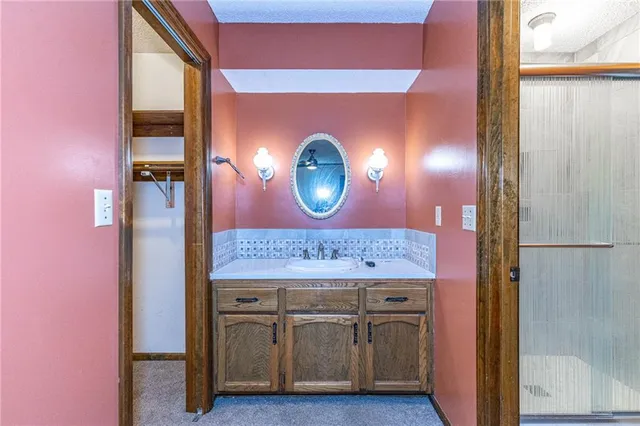 $320,000 | 23650 West 56th Street, Shawnee, KS 66226