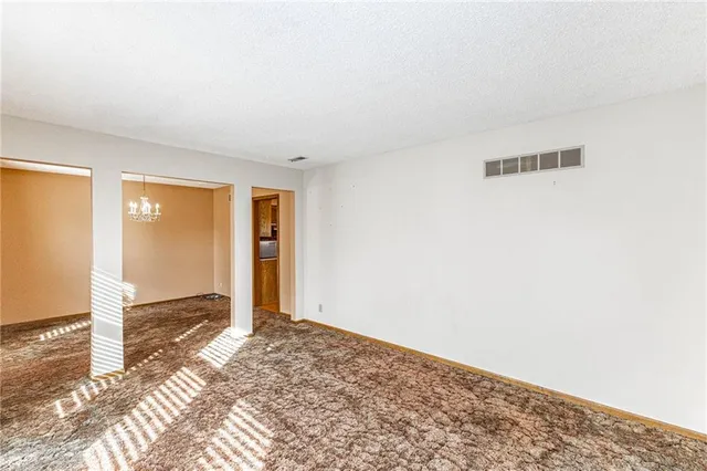 $320,000 | 23650 West 56th Street, Shawnee, KS 66226