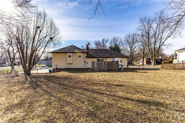$320,000 | 23650 West 56th Street, Shawnee, KS 66226