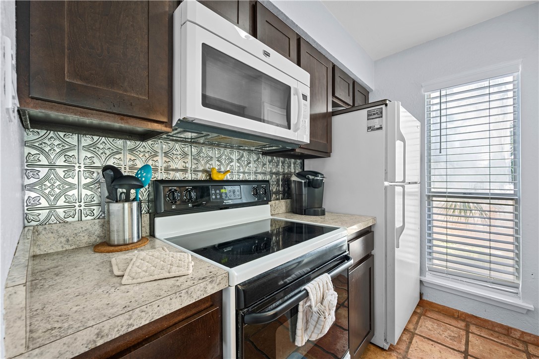 2003 North Fulton Beach Road, Unit 36 Rockport, TX 78382 - Photo 3 of 38