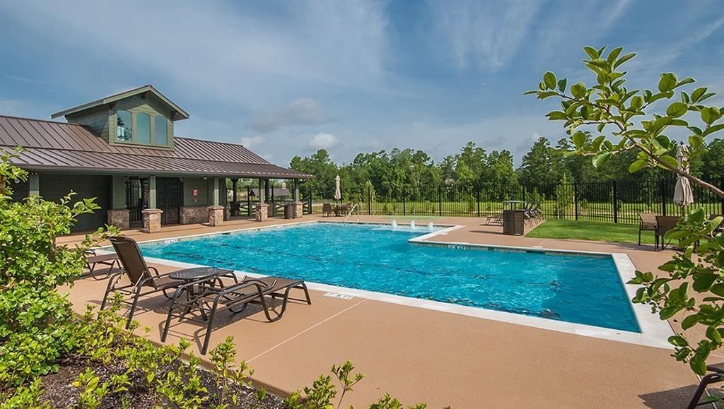 5202 Creekmore Circle Spring, TX 77389 - Photo 24 of 24 a front view of a house with garden