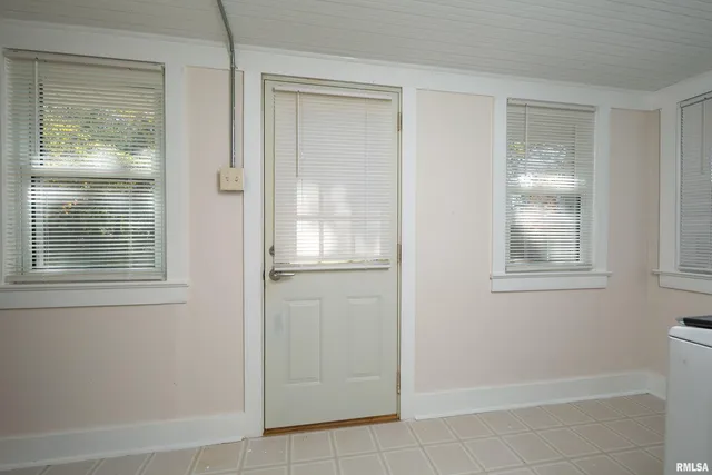 $127,500 | 711 East 19th Avenue, Coal Valley, IL 61240