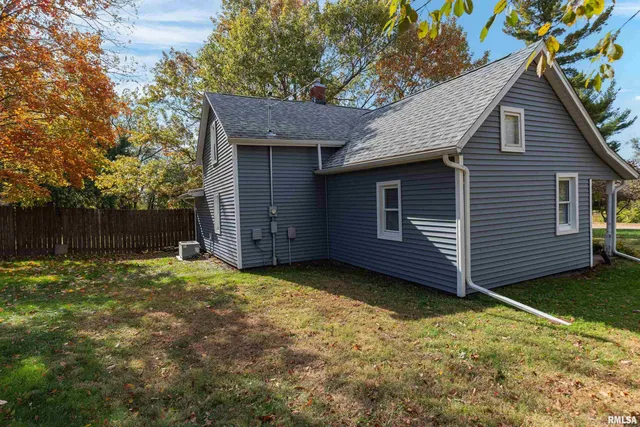 $127,500 | 711 East 19th Avenue, Coal Valley, IL 61240