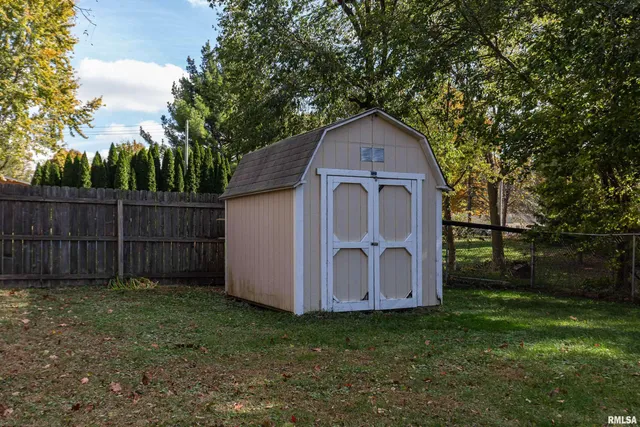 $127,500 | 711 East 19th Avenue, Coal Valley, IL 61240