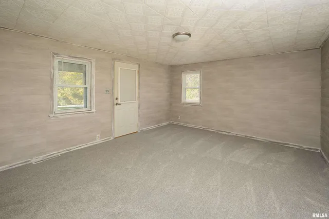 $127,500 | 711 East 19th Avenue, Coal Valley, IL 61240