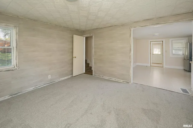 $127,500 | 711 East 19th Avenue, Coal Valley, IL 61240