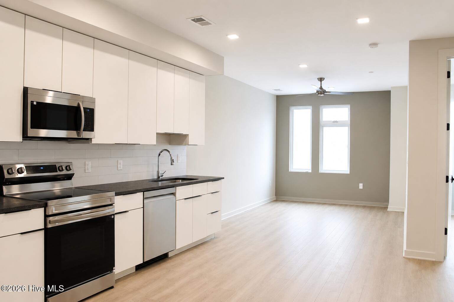 1108 Castle Street, Unit 305 Wilmington, NC 28401 - Photo 3 of 8